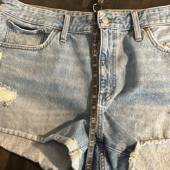 Madewell Light Wash Distressed Relaxed Denim Shorts Size 18W - Picture 7 of 8
